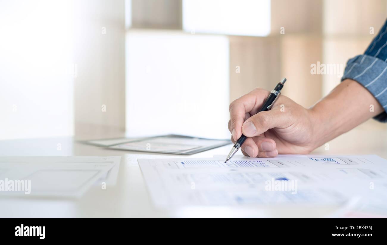 concepteur ux développement d'applications de planification créative proche des mises en page des structures de smartphone mobile, concept d'expérience utilisateur Banque D'Images