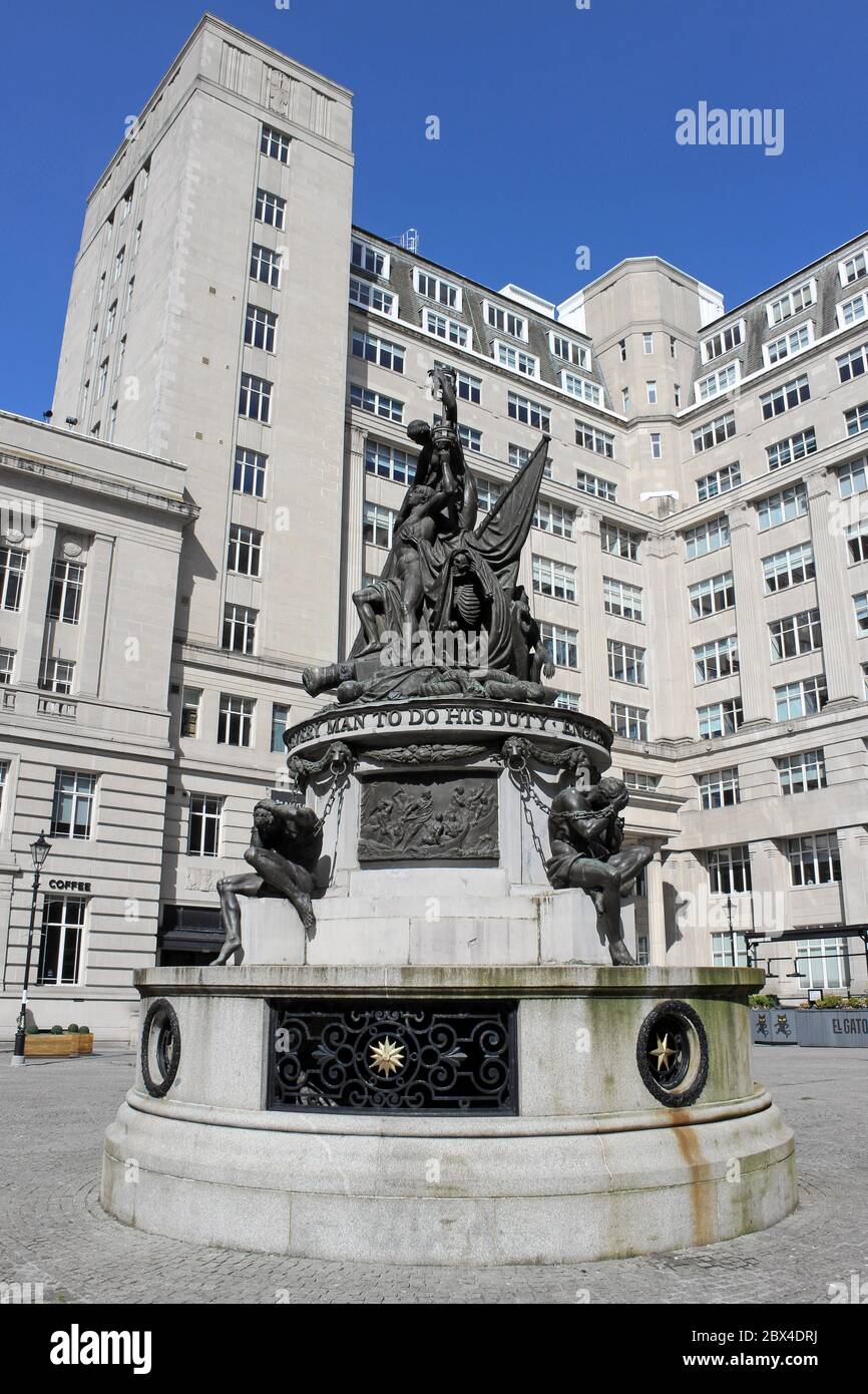 Monument Nelson, d'échange de drapeaux, Liverpool, Royaume-Uni Banque D'Images