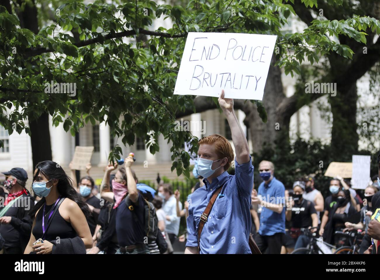 (200605) -- BEIJING, 5 juin 2020 (Xinhua) -- des manifestants protestent contre la mort de George Floyd à New York, aux États-Unis, le 2 juin 2020. POUR ALLER AVEC LES TITRES DE XINHUA DU 5 JUIN 2020 (Xinhua/Wang Ying) Banque D'Images