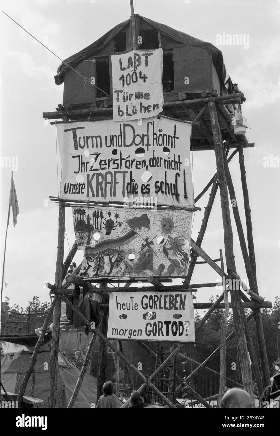 Allemagne / technologie atomique / 1980Occupied village à Gorleben, République de Wendland libre. Des manifestants ont occupé la région et y vivent. Le stockage final des déchets nucléaires hautement radioactifs doit être construit ici. Peu après, l'installation de stockage sera effacée, mais même en 2002, il n'y a toujours pas d'installation de stockage final. // énergie / années 1980 / énergie atomique / Environnement / démonstration / énergie nucléaire / questions politiques [traduction automatique] Banque D'Images