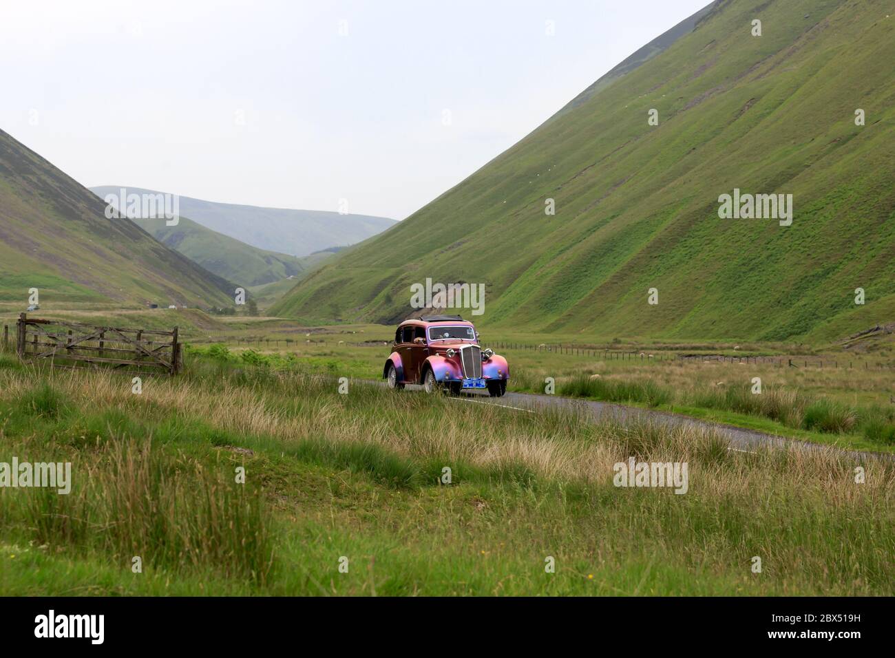 MOFFAT, ÉCOSSE - 29 JUIN 2019 : 1940 Wolseley 10 voiture dans un rallye automobile classique en route vers la ville de Moffat, Dumfries et Galloway Banque D'Images