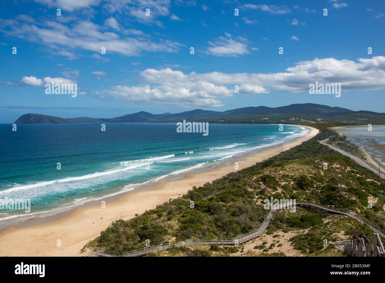 La plage principale, qui donne au sud depuis le Neck Lookout Bruny Island tasmanie Australie Banque D'Images
