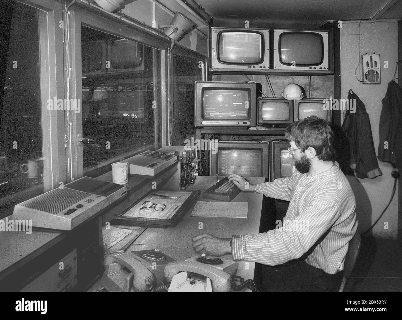 GDR / Brandebourg / Industrie / décembre 1989 Henningsdorf Steelworks A control Center // Syndicat // [traduction automatique] Banque D'Images