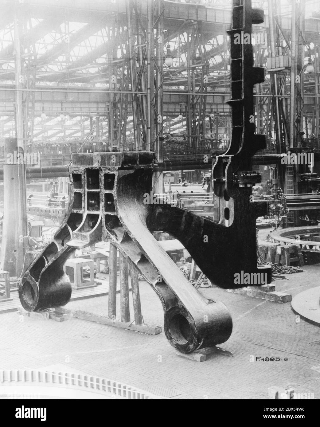 Navire à fougère pour un défroisseur de 5000 tonnes de l'usine d'acier moulé Krupp à Essen. Banque D'Images