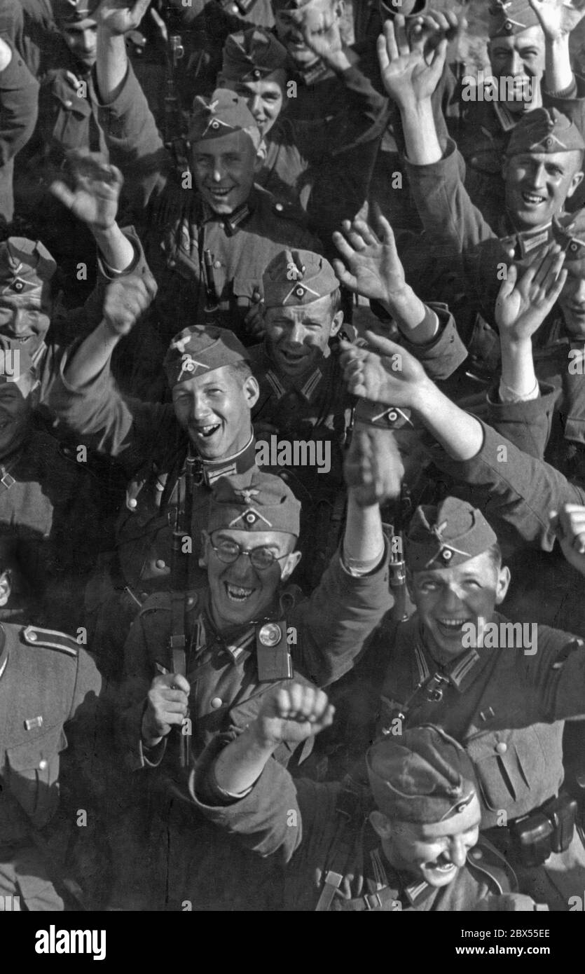 Au cours de l'annexion de l'Autriche au Reich allemand, des soldats allemands envahissent l'Autriche. Banque D'Images