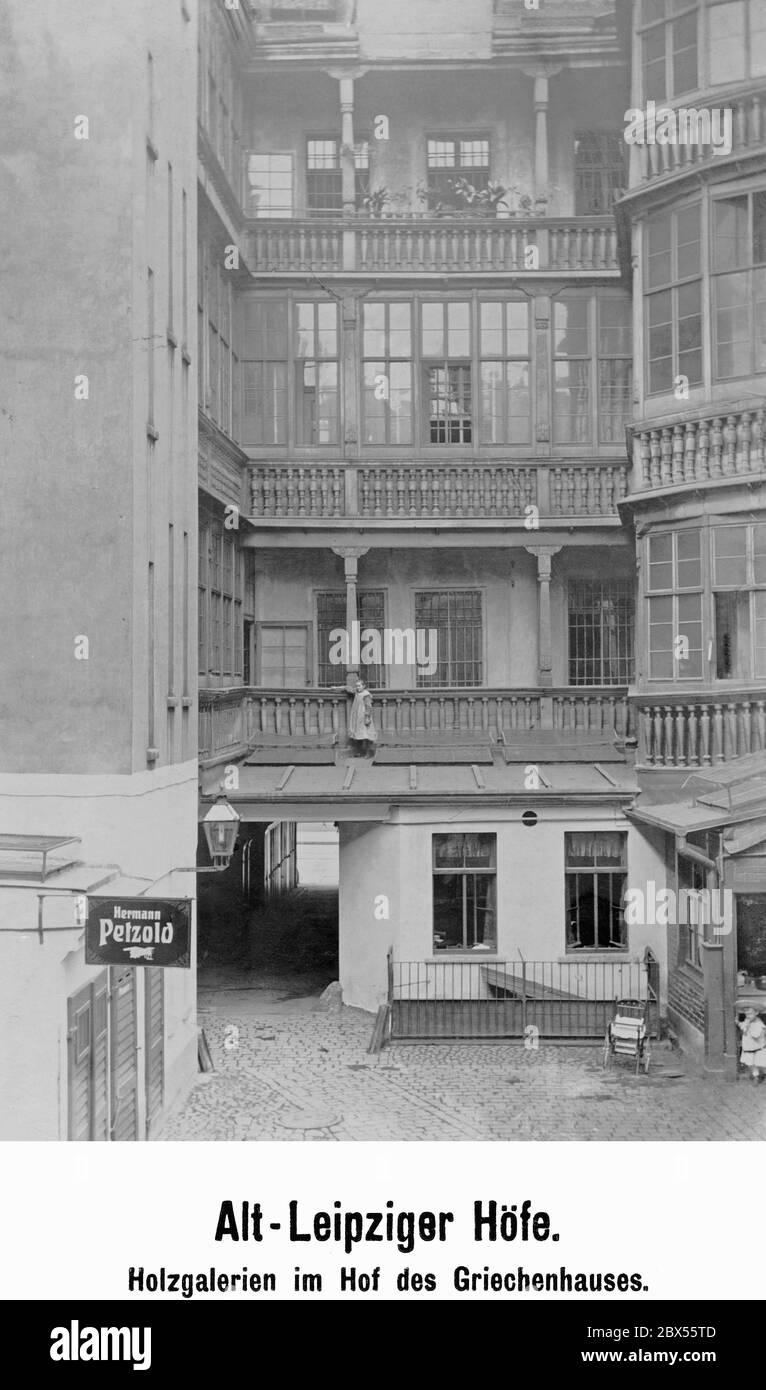 Galeries en bois dans la cour du Griechenhaus. Banque D'Images