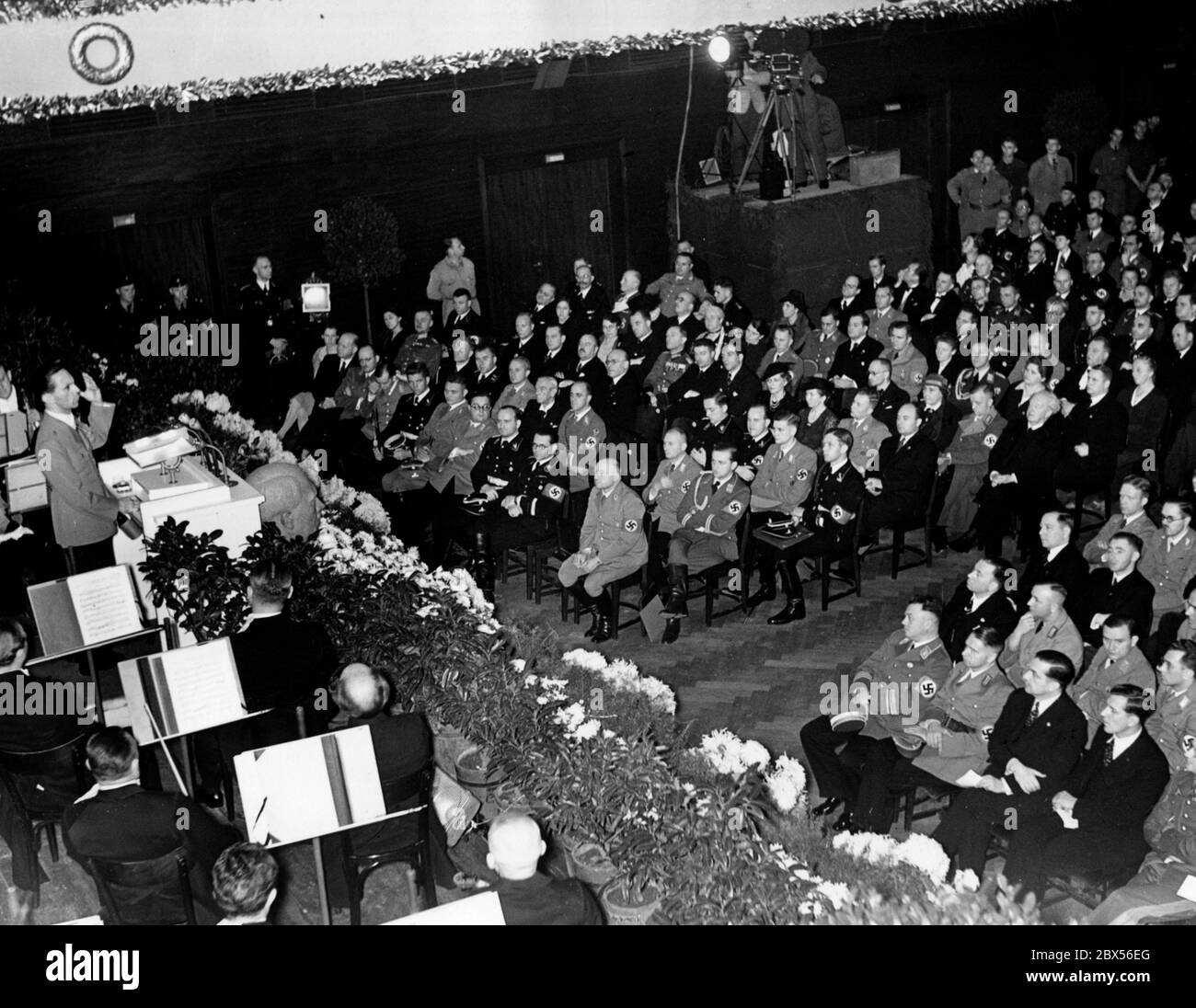 Joseph Goebbels prononce un discours dans la Weimarhalle à l'ouverture de la "semaine du livre allemand". Banque D'Images