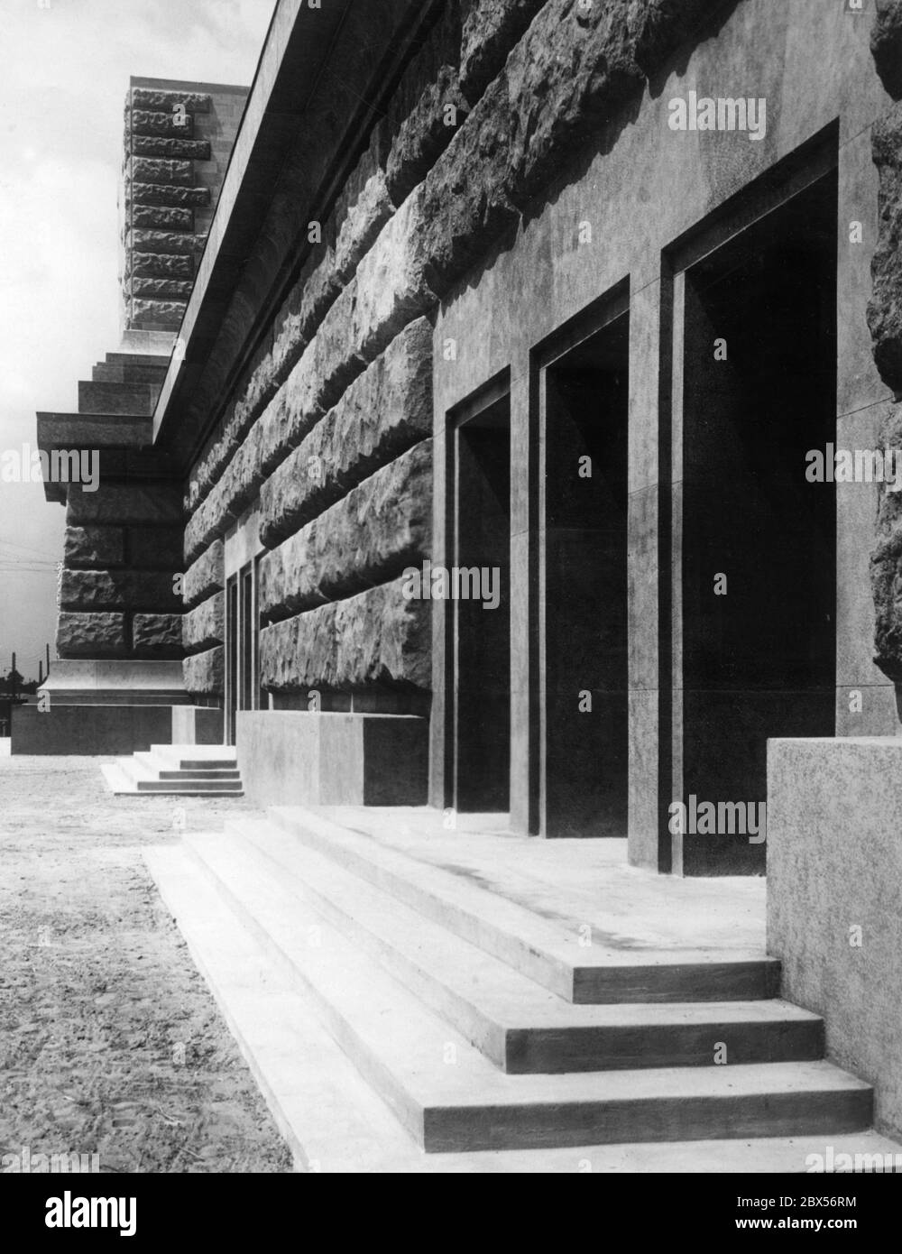 Vue sur un modèle grandeur nature sur le site du Deutsches Stadion conçu par Albert Speer sur le site du rassemblement du parti nazi à Nuremberg. Banque D'Images