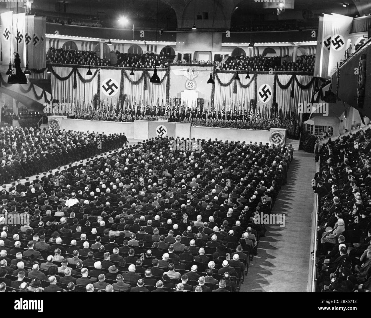 Joseph Goebbels parle lors d'un rassemblement de fonctionnaires dans le Sportpalast de Berlin. Banque D'Images