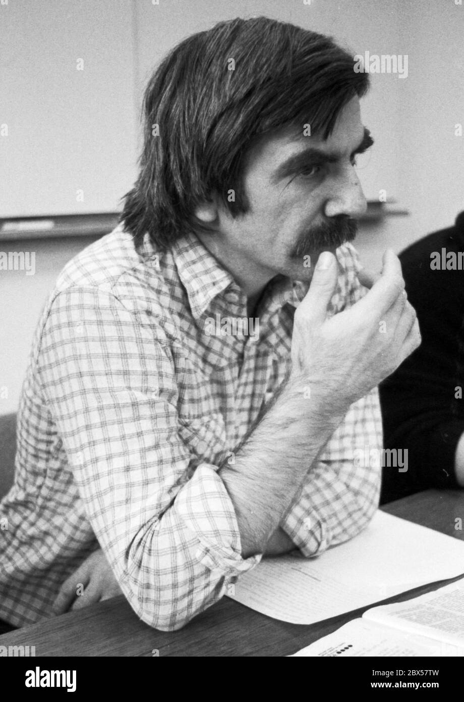 Rudi Dutschke : (07.03.1940 - 24.12.1979). Le chef de l'opposition extra-parlementaire et le représentant le plus connu du mouvement étudiant lors d'une conférence de presse à Berlin sur le Congrès de solidarité organisé par lui pour le critique de régime Rudolf Bahro, qui a été condamné à huit ans d'emprisonnement dans la RDA. Banque D'Images