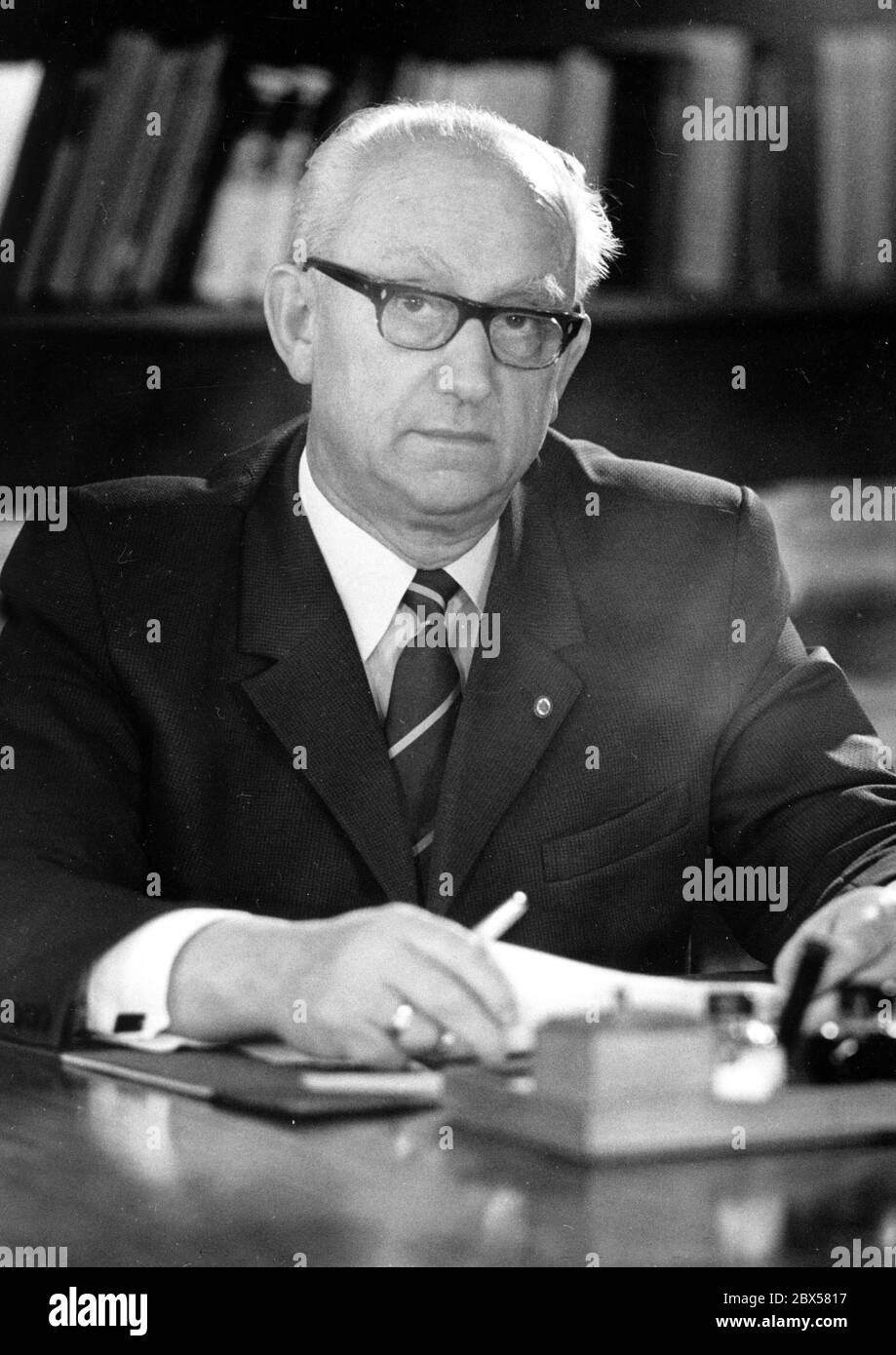 Gerhard Probst - * 01.10.1912 - 21.02.2002. De 1956 à 1973, il a été sous-ministre des Services postaux et des télécommunications du RDA de la radiodiffusion et de la télévision, avant que l'ingénieur en chef du Rundfunk der DDR depuis 1950, et en même temps prédécesseur de l'intendant intérimaire Heinz Adameck du Fernsehen der DDR en 1954. Photo du 1er octobre 1970. Banque D'Images