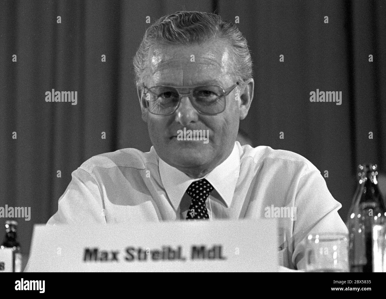 Max Streibl - 06.01.1932 - 11.12.1998, homme politique CSU et plus tard le président du ministre bavarois Max Streibl lors du 43e congrès du parti CSU le 16.07. 1983 à Munich. Entre 1967 et 1971, il a été secrétaire général du CSU, entre 1970 et 1977 ministre de l'Environnement en Bavière, 1977 à 1988 ministre des Finances en Bavière, 1988 à 1993 ministre président de Bavière. Banque D'Images