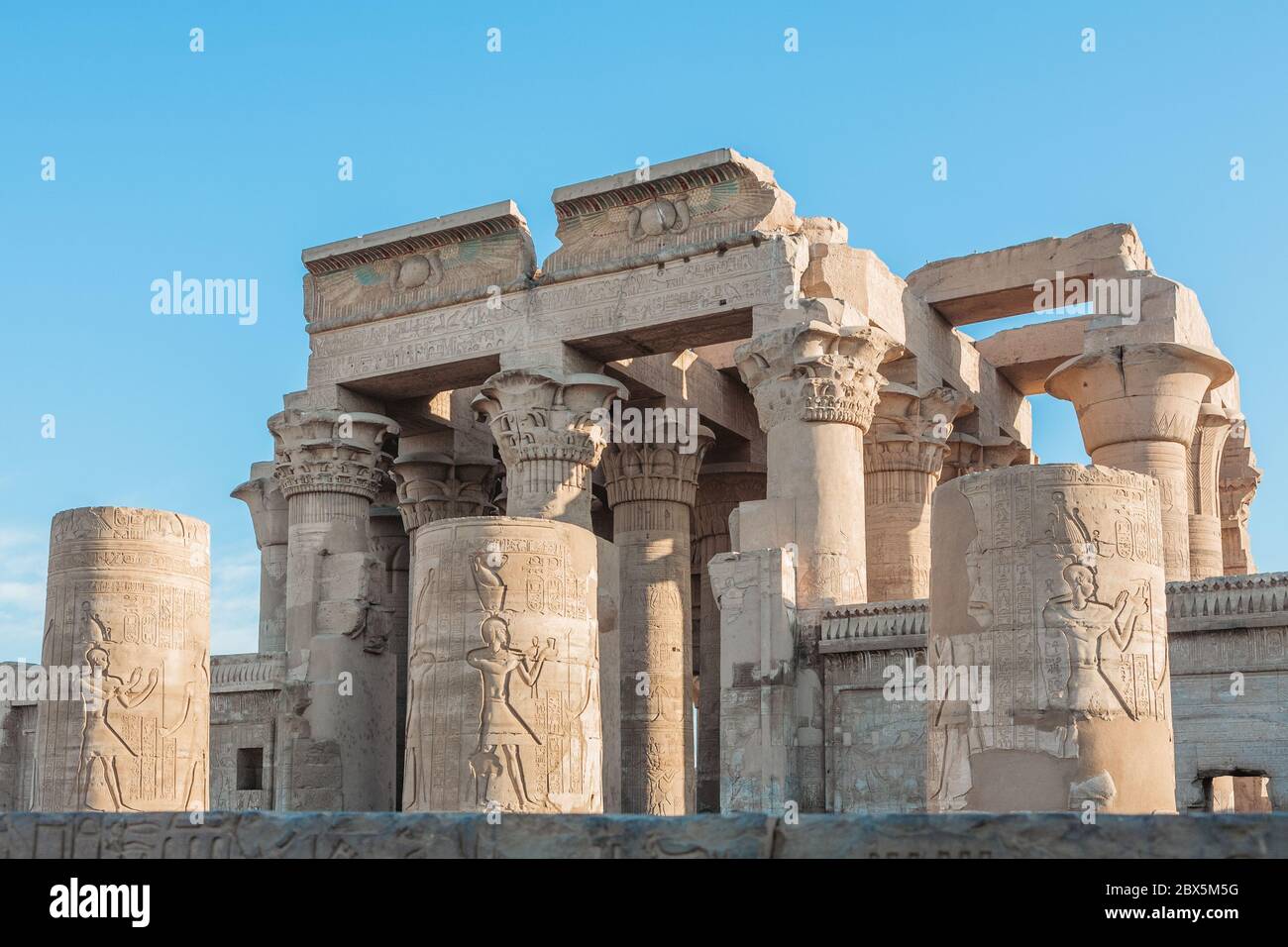 Le Temple de Kom Ombo, double temple dans la ville de Kom Ombo, le long du Nil, gouvernorat d'Assouan, haute-Égypte Banque D'Images