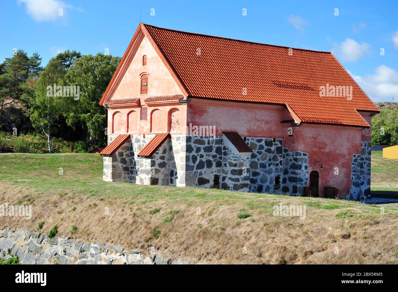 Maison historique de poudre d'armes à feu à Stavern, Vestfold, Norvège. Journée d'été claire. stavern, vestfold, norvège, , bâtiments historiques, militaires, forteresse, milit Banque D'Images