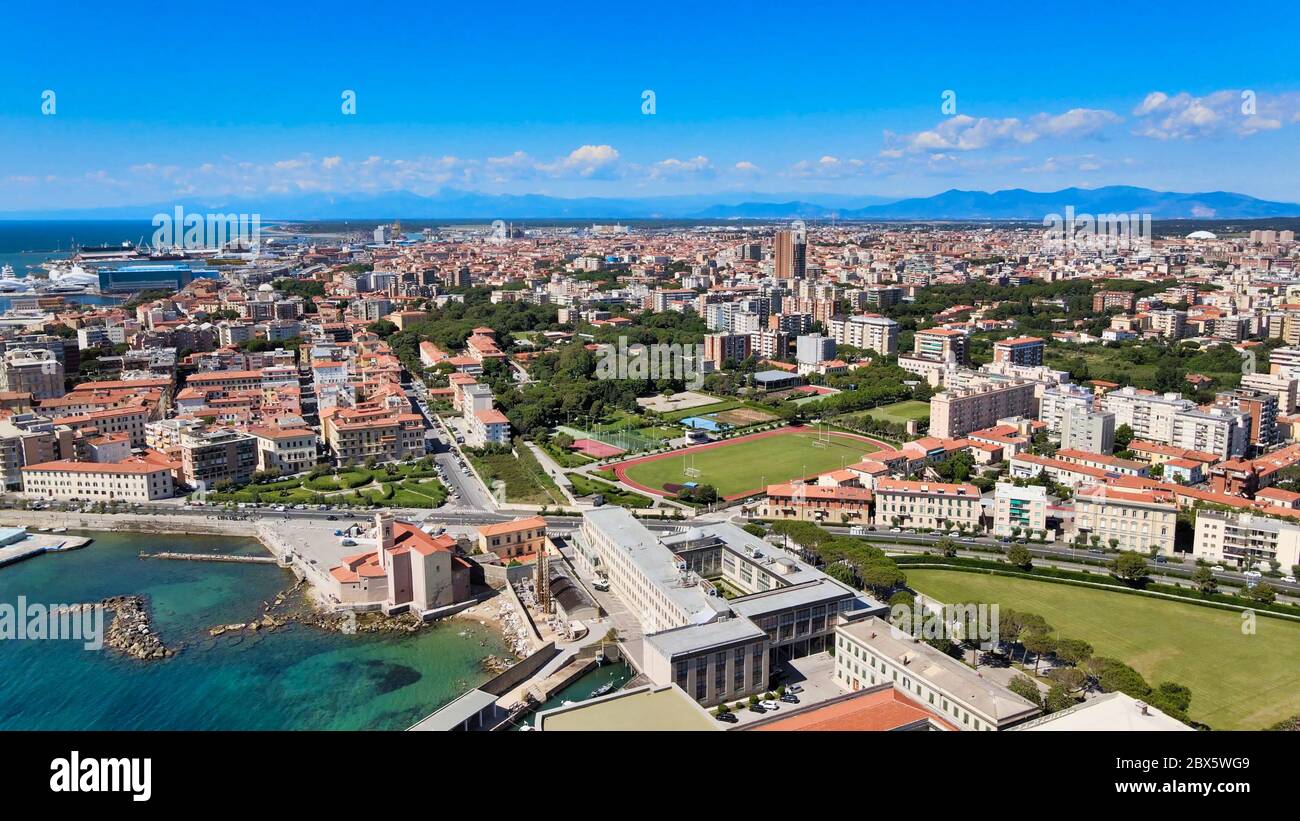 Vue aérienne incroyable sur la côte de Livourne, Toscane. Leghorn du drone Banque D'Images