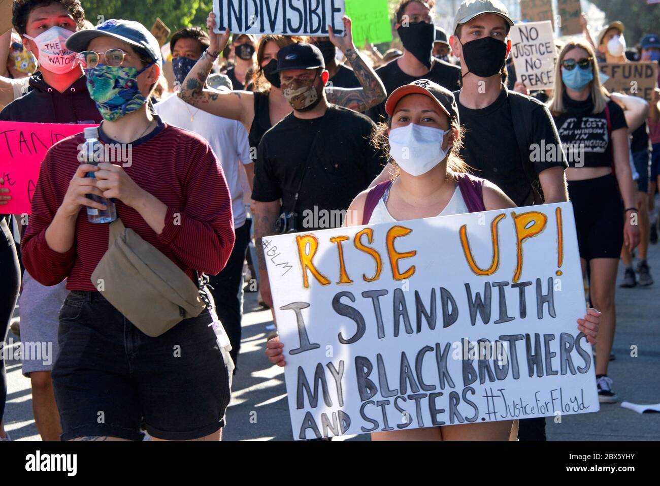 San Francisco, CA - 3 juin 2020 : les manifestants du George Floyd Black Lives ont de l'importance, certains défilant de l'école secondaire de Mission à la police de Mission Banque D'Images