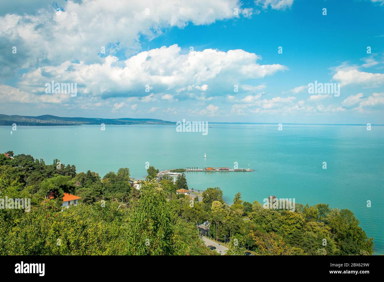 Vue panoramique sur le lac Bakaton, Hongrie en été Banque D'Images
