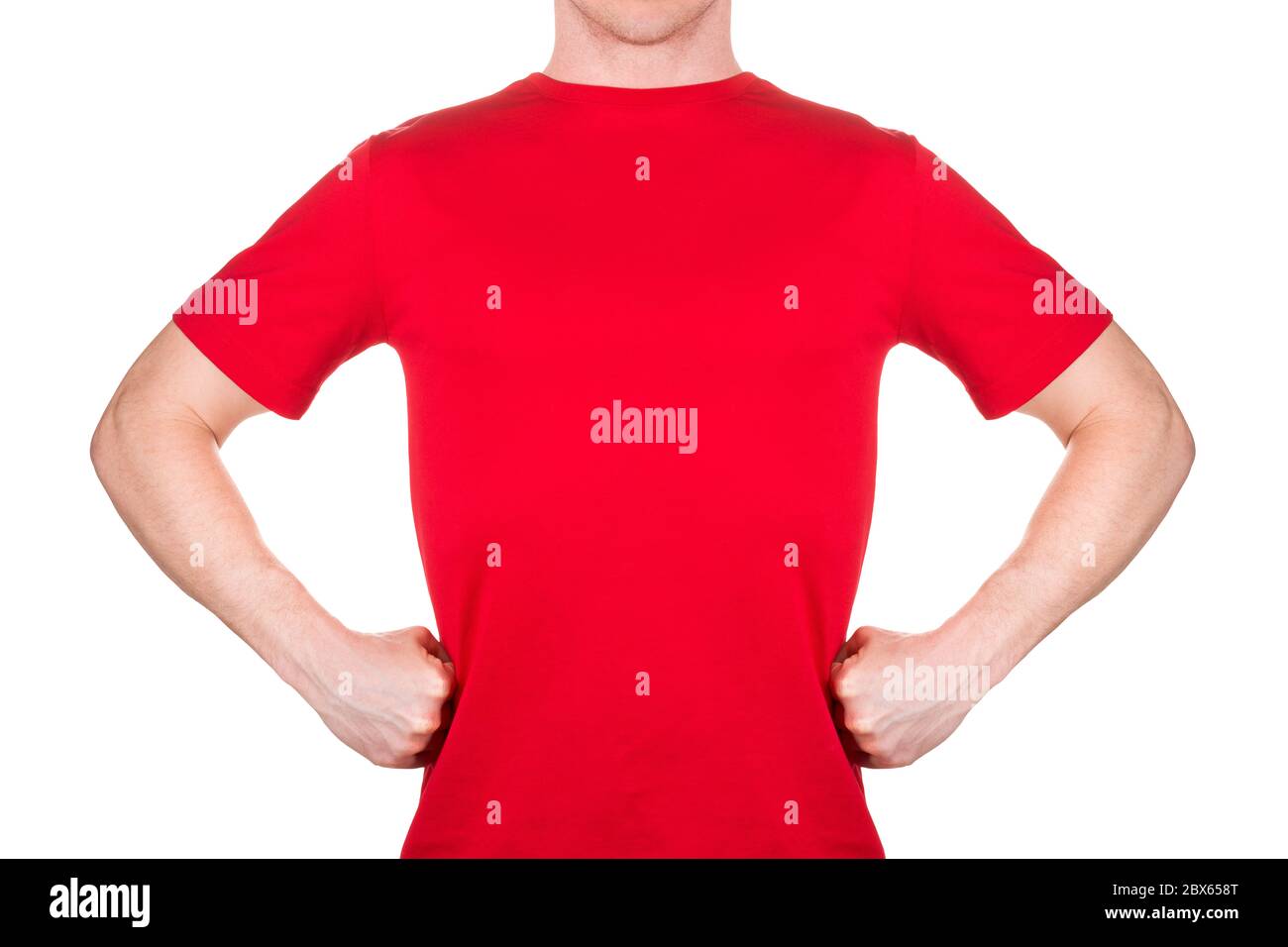 Vue avant du garçon confiant en t-shirt rouge vierge avec les mains sur les  hanches isolées Photo Stock - Alamy