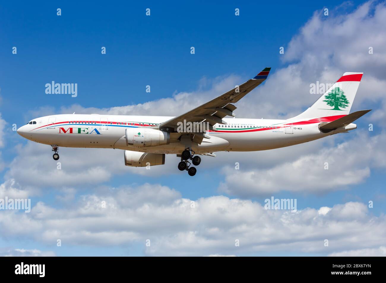 Londres, Royaume-Uni - 1er août 2018 : l'avion AAirbus A330-200 de MEA Middle East Airlines est situé à l'aéroport de Londres Heathrow (LHR) au Royaume-Uni. Air Banque D'Images