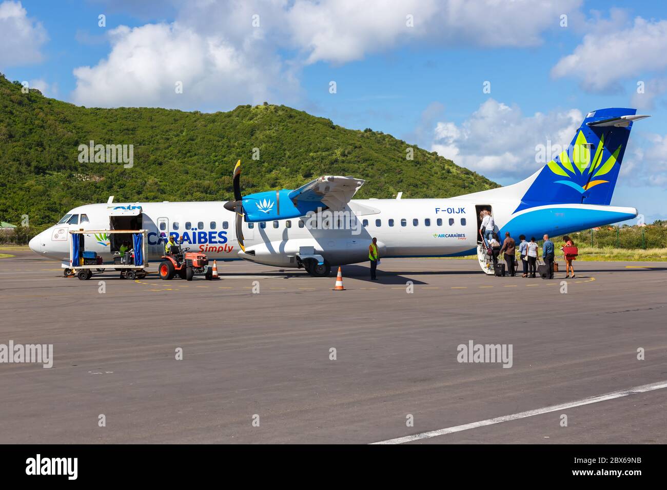 Saint Martin, France - 19 septembre 2016 : avion Air Caraibes simplement ATR 72-500 à l'aéroport de Saint Martin (SFG) en France. Banque D'Images