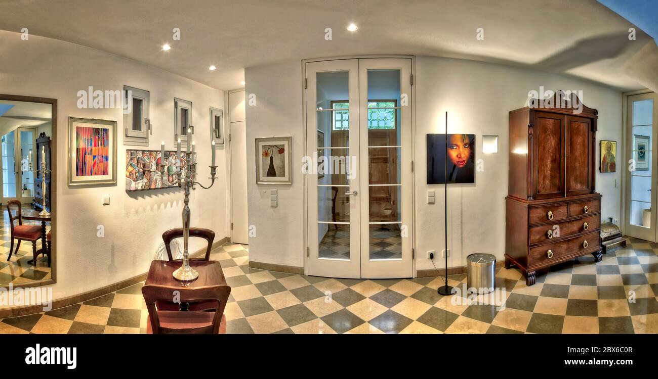 DE - BAVIÈRE: Hall d'entrée moderne d'une propriété privée à Bad Tölz Banque D'Images