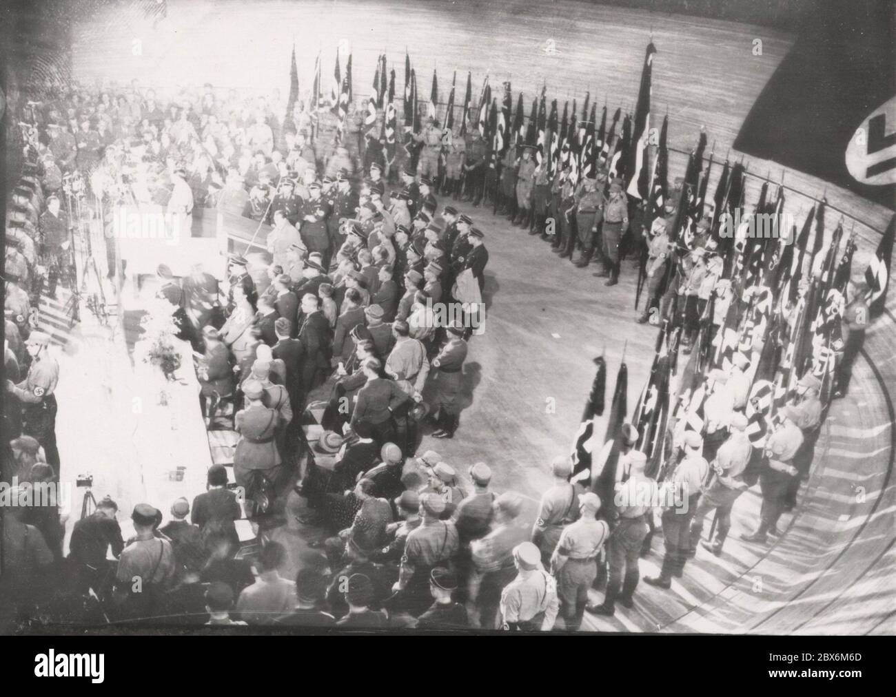Hitler parlant au Sportpalast. Heinrich Hoffmann photographie 1933 photographe officiel d'Adolf Hitler, et un homme politique et éditeur nazi, qui était membre du cercle intime d'Hitler. Banque D'Images
