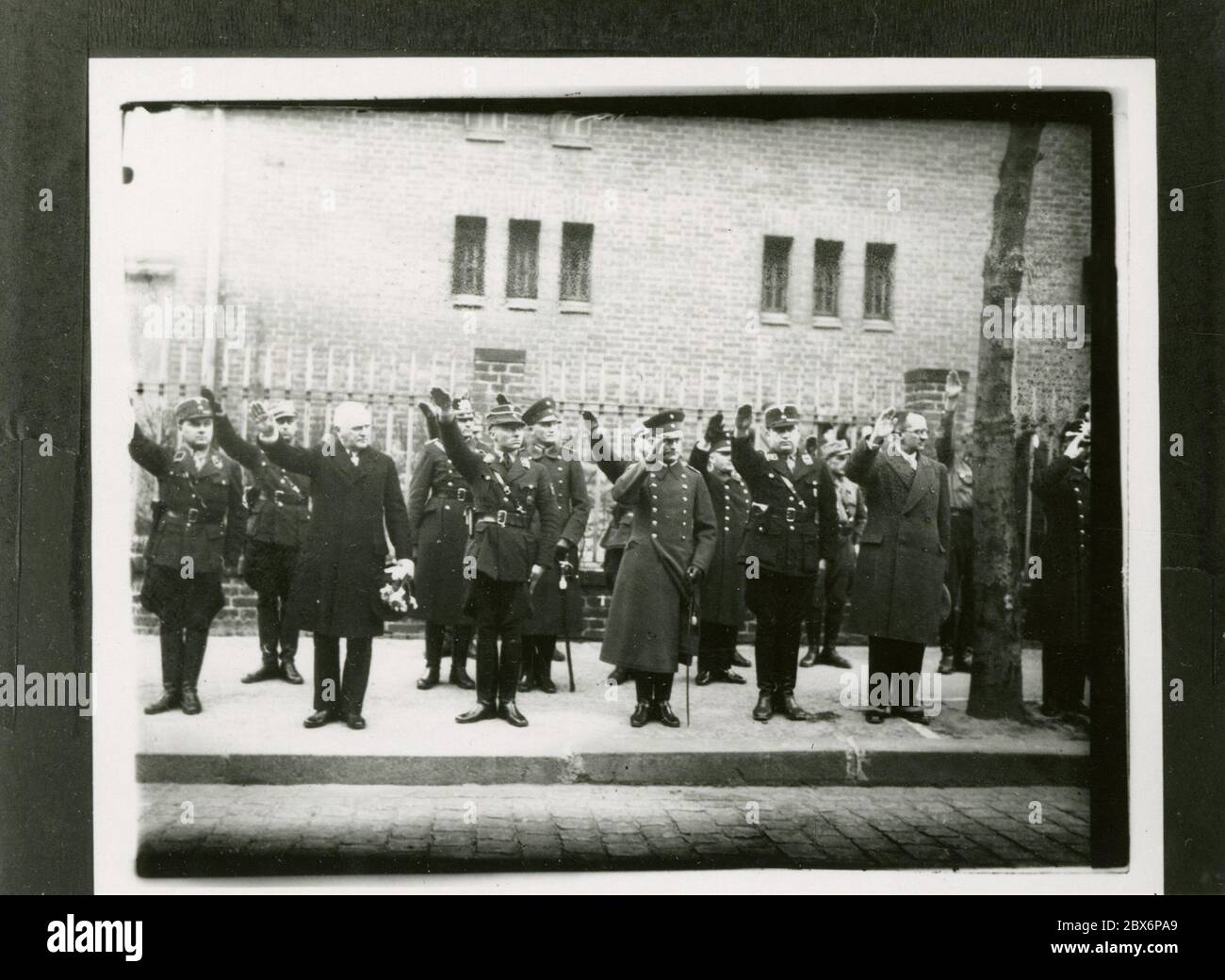 Le chef de groupe Ernst Heinrich Hoffmann photographie 1933 le photographe officiel d'Adolf Hitler, ainsi qu'un homme politique et éditeur nazi, qui était membre du cercle intime d'Hitler. Banque D'Images