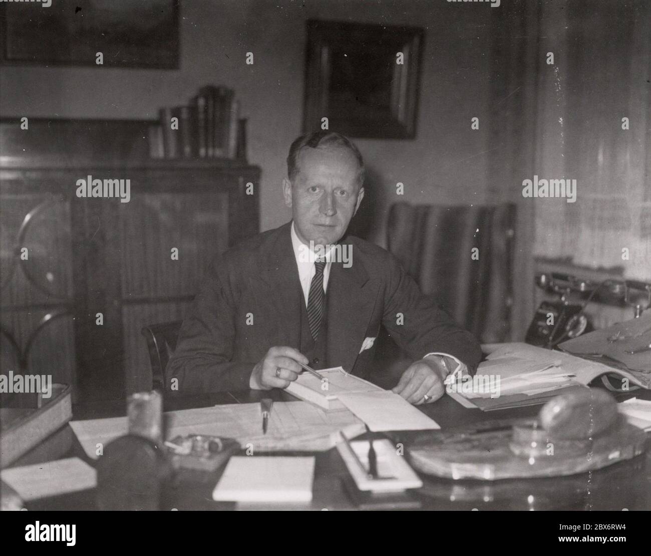 Le ministre de l'économie Schmidt Heinrich Hoffmann photographie 1933 le photographe officiel d'Adolf Hitler, ainsi qu'un homme politique et éditeur nazi, qui était membre du cercle intime d'Hitler. Banque D'Images