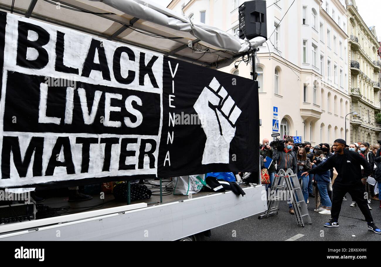 Vienne, Autriche. 05e juin 2020. Black Lives Matter manifestation à Vienne. Les manifestants se sont rassemblés devant l'ambassade américaine et sont allés au centre-ville de là. Crédit: Franz PERC / Alay Live News Banque D'Images