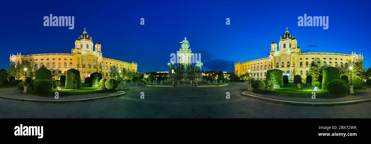 Panorama de la Maria-Theresien-Platz avec le musée Kunsthistorisches et le musée Naturahistisches à Vienne, en Autriche, la nuit avec les thermes Maria Banque D'Images