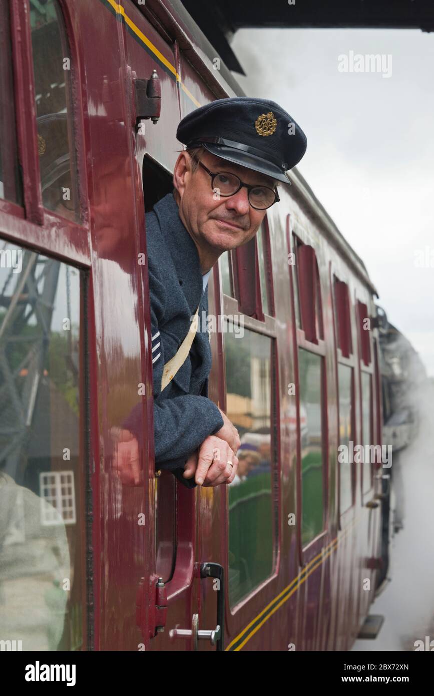 MID Hants Railway 'War on the Line' 2019 (jour J 75) avec des acteurs habillés en costume d'époque aux gares d'Alresford, Robley et Medstead & four Marks. Banque D'Images