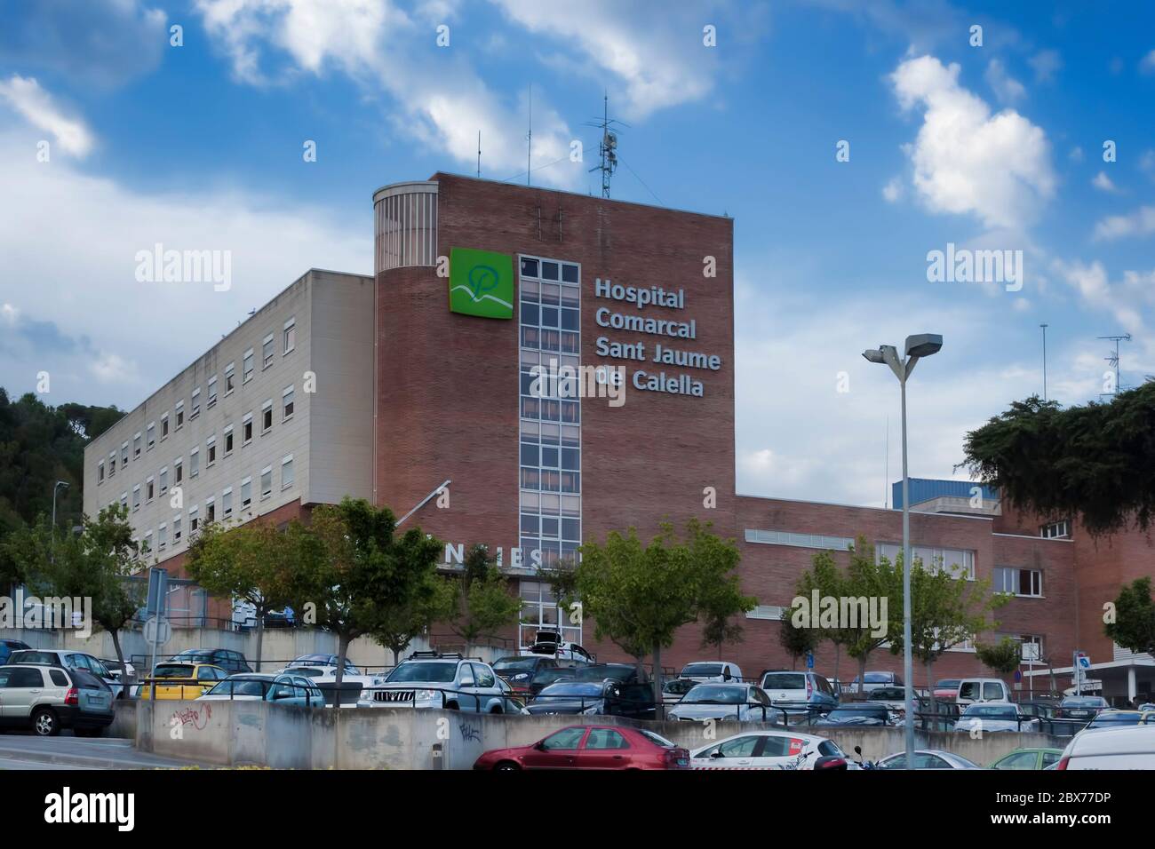 CALELLA, ESPAGNE - 16 JUILLET 2013 : Hôpital de la ville dans le centre de Calella. Ville sur la Costa Brava - une destination de vacances populaire des touristes de tous E Banque D'Images