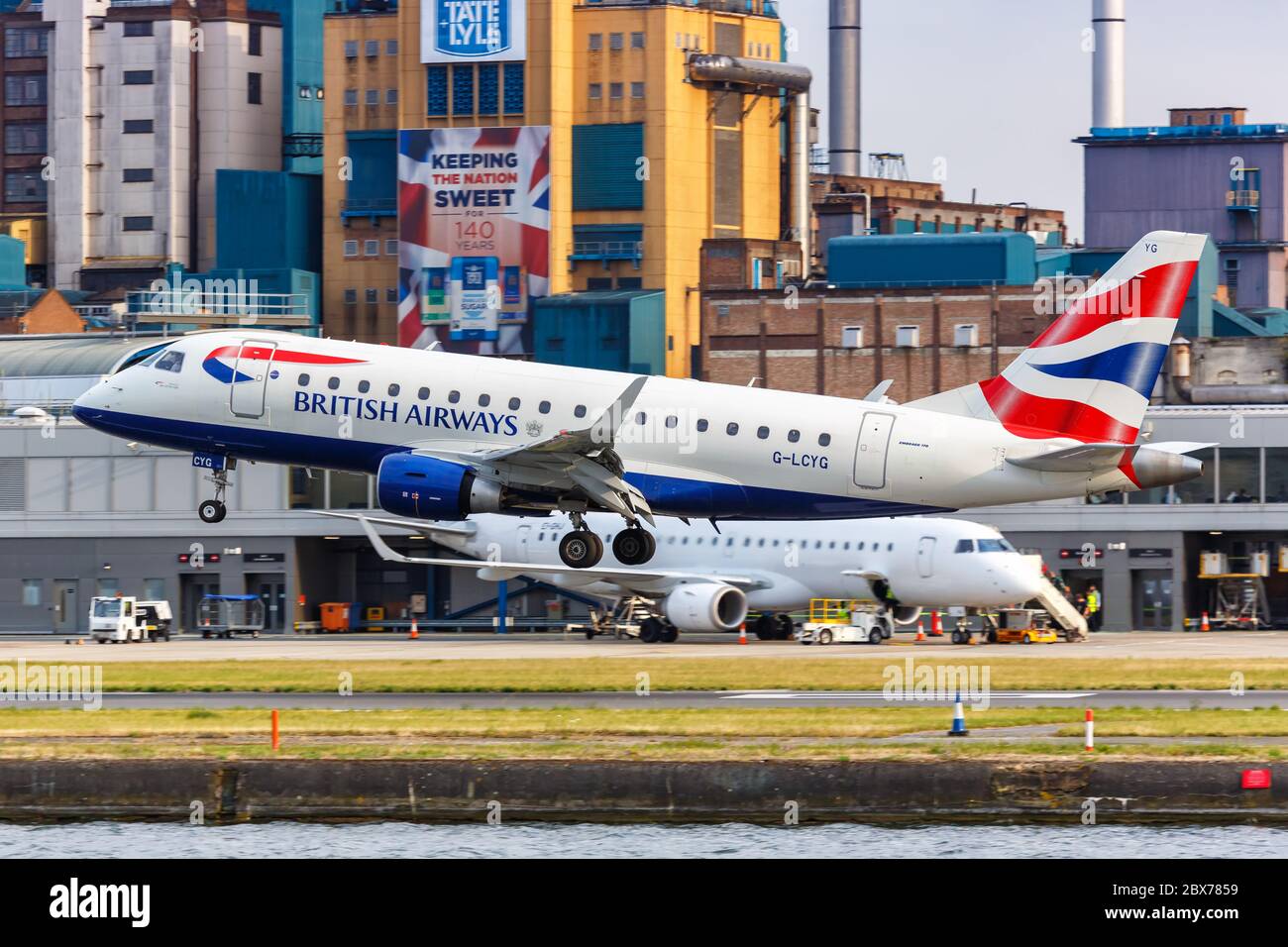 London, Royaume-Uni - 7 juillet 2019: British Airways BA Cityflyer Embraer 170 avion London City Airport (LCY) au Royaume-Uni. Banque D'Images
