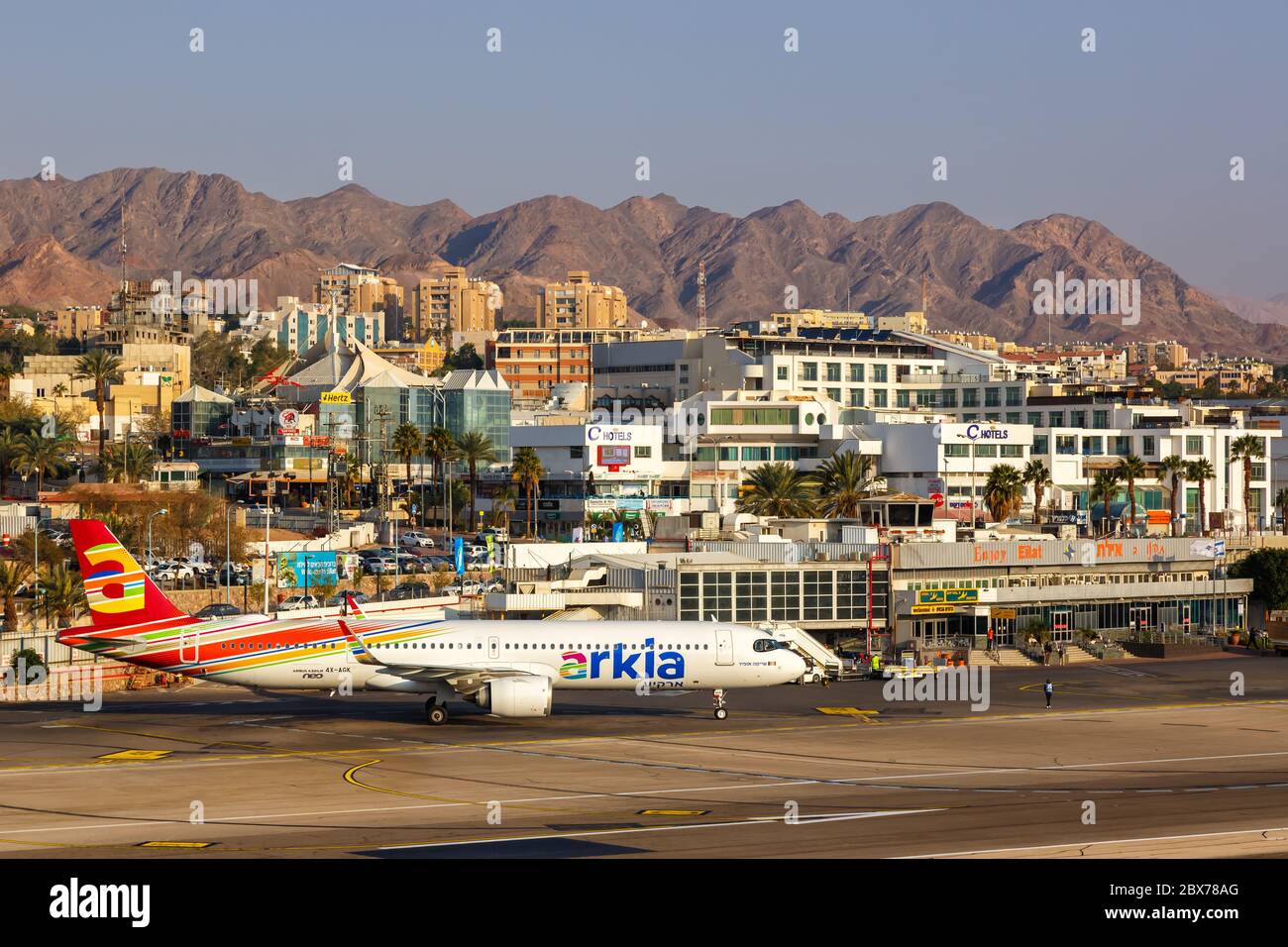 Eilat, Israël - 21 février 2019 : avion A321LR Airbus Arkia à l'aéroport Eilat (ETH) en Israël. Airbus est un fabricant européen d'avions basé à Banque D'Images