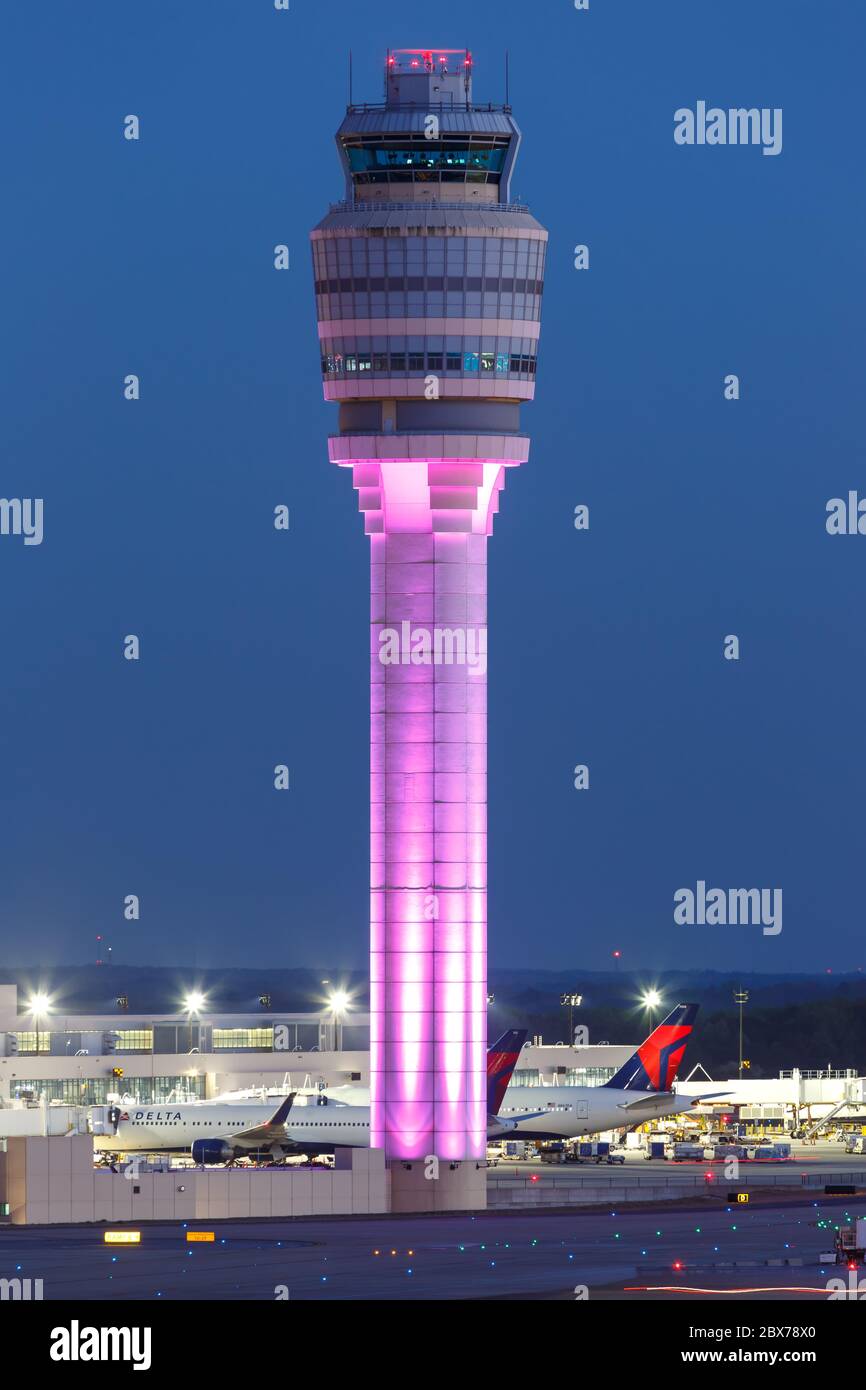 Atlanta, Géorgie - 2 avril 2019 : immeuble de la tour ATC à l'aéroport d'Atlanta (ATL) en Géorgie. Banque D'Images