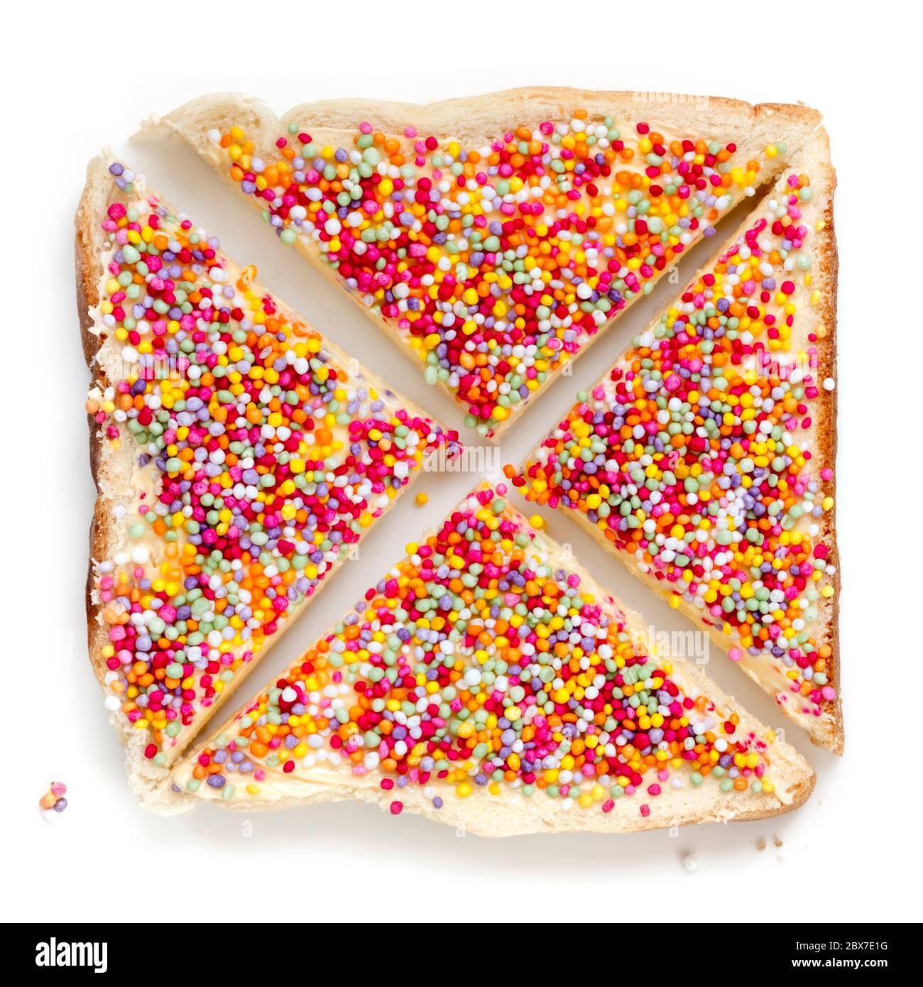 Pain de fées, vue de dessus, isolé sur blanc. Repas australien pour les enfants, avec des saupoudres colorées. Banque D'Images