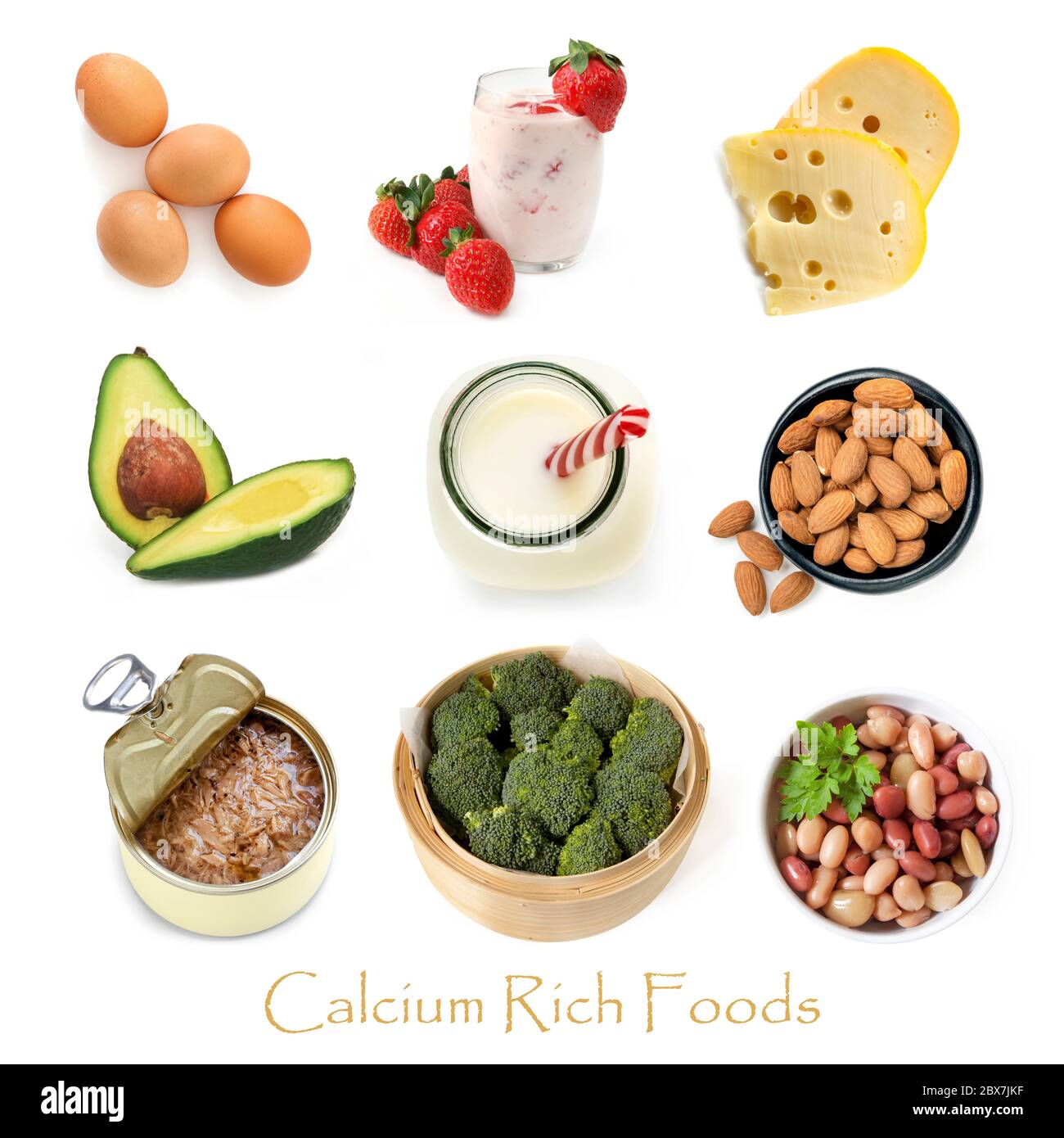 Collecte d'aliments riches en calcium isolés sur du blanc. Banque D'Images
