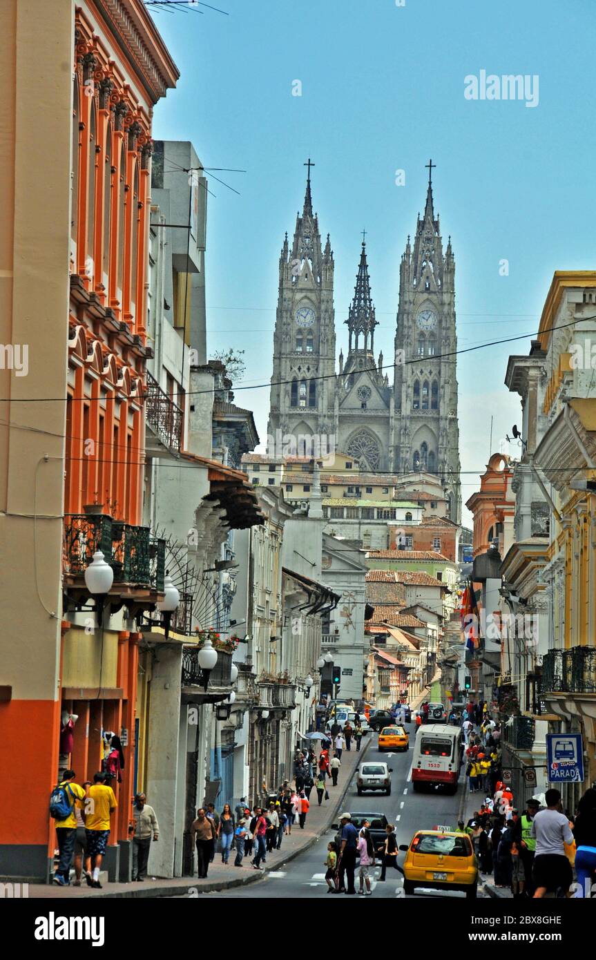 Rue principale dans le quartier historique de Quito, Equateur Banque D'Images