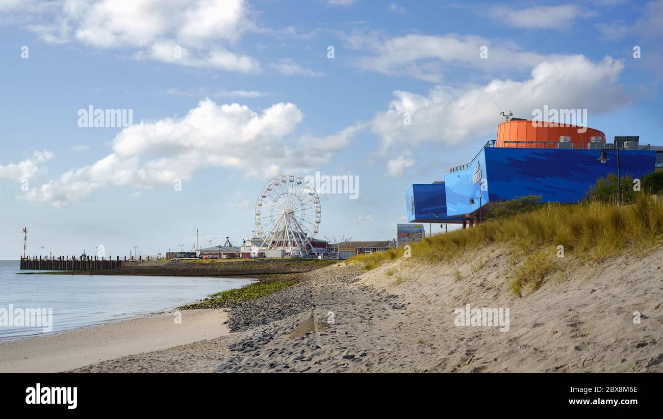 LIST AUF SYLT, SYLT, ALLEMAGNE - 16 AOÛT 2019: Port de List sur l'île de Sylt en Allemagne du Nord. Grande roue et centre d'expérience de la nature. Banque D'Images