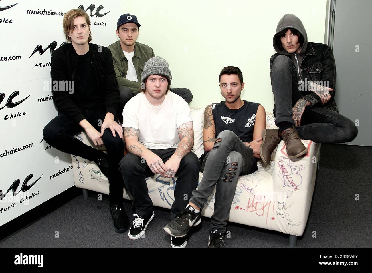 New York, NY, États-Unis. 15 septembre 2015. Matt Kean, Matt Nicholls, Lee Malia, Jordan Fish, Oli Sykes, de l'album de photo « amenez-moi l'Horizon à la musique » de Music Choice. Crédit : Steve Mack/Alay Banque D'Images