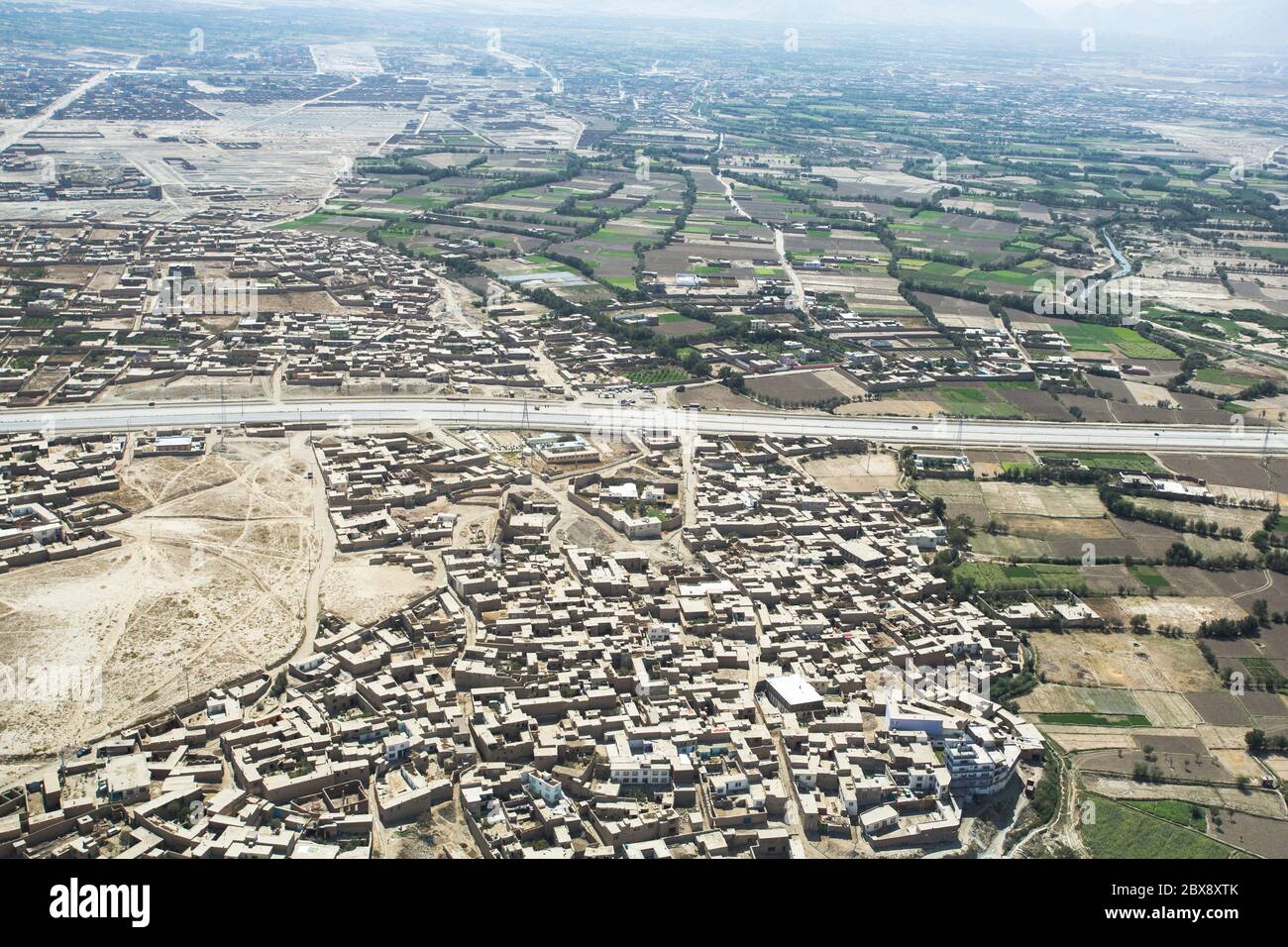 Vue aérienne de la zone résidentielle et agricole verte, Kaboul Afghanistan Banque D'Images