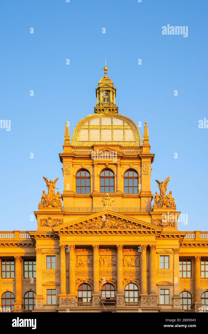 Vue détaillée du Musée national tchèque de Prague, République tchèque. Banque D'Images