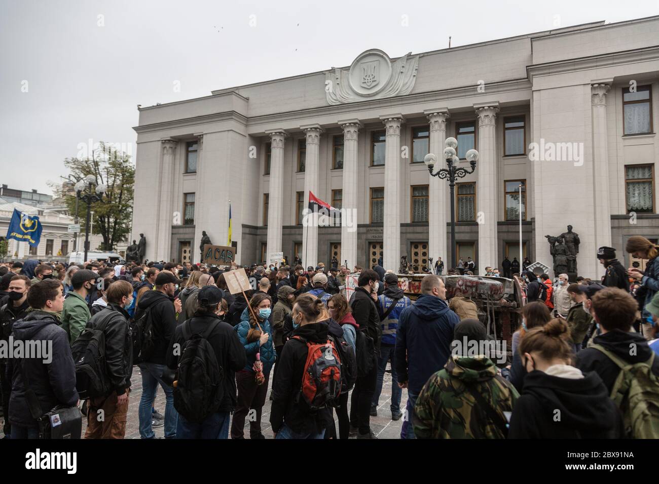 KIEV, UKRAINE - juin 05 2020: Les gens devant la Verkhovna Rada (Parlement ukrainien) protestent contre la police Banque D'Images