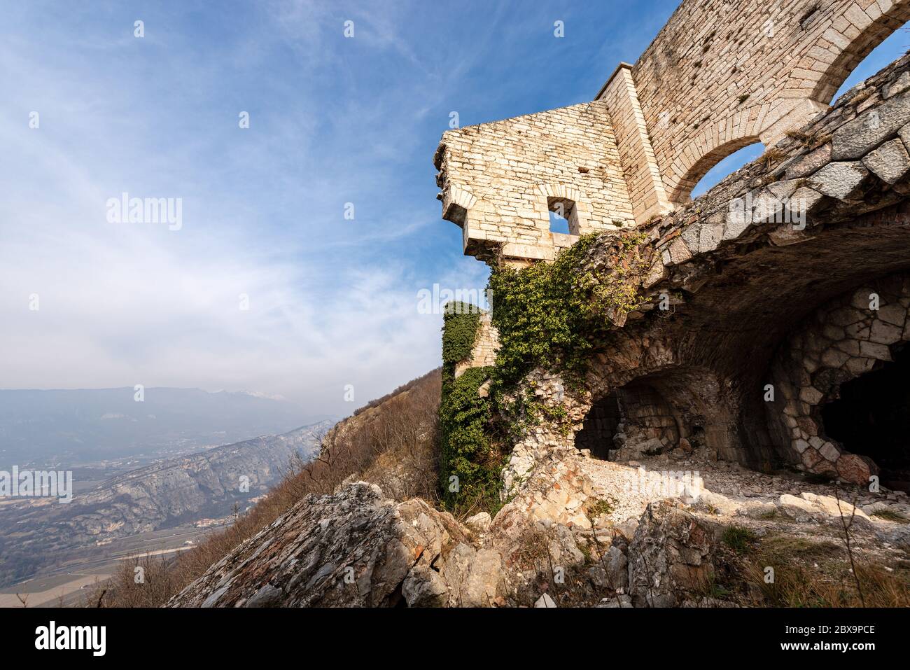 Fort Mollaire (forte di Monte) de l'empire autrichien (1849-1852) construit pour protéger la frontière sur la vallée de l'Adige près de Vérone, Vénétie, Italie, Europe Banque D'Images