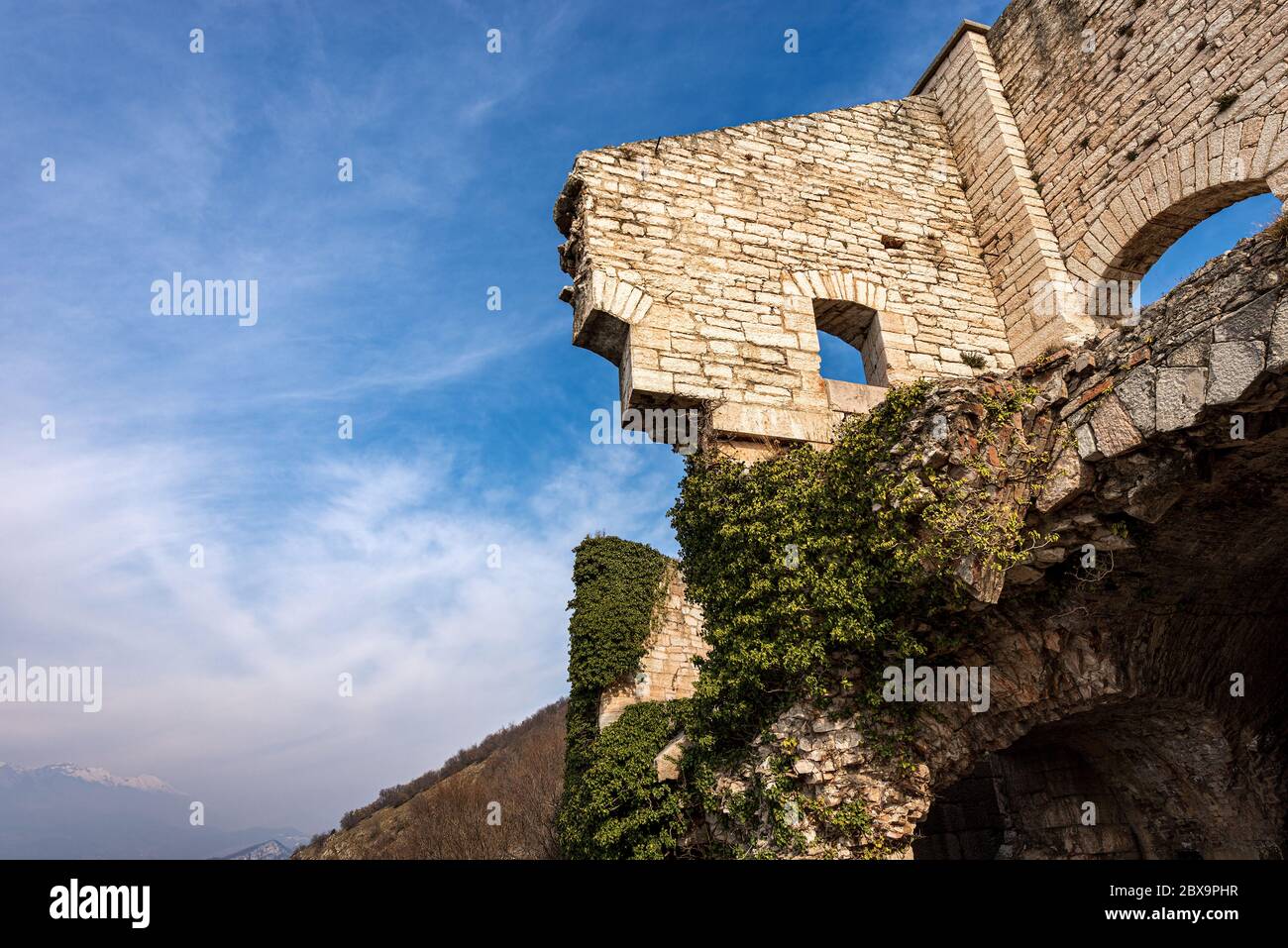 Fort Mollaire (forte di Monte) de l'empire autrichien (1849-1852) construit pour protéger la frontière sur la vallée de l'Adige près de Vérone, Vénétie, Italie, Europe Banque D'Images