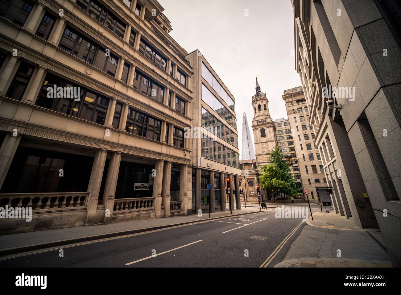 Londres- ville vide de Londres scène de rue près de Monument Banque D'Images