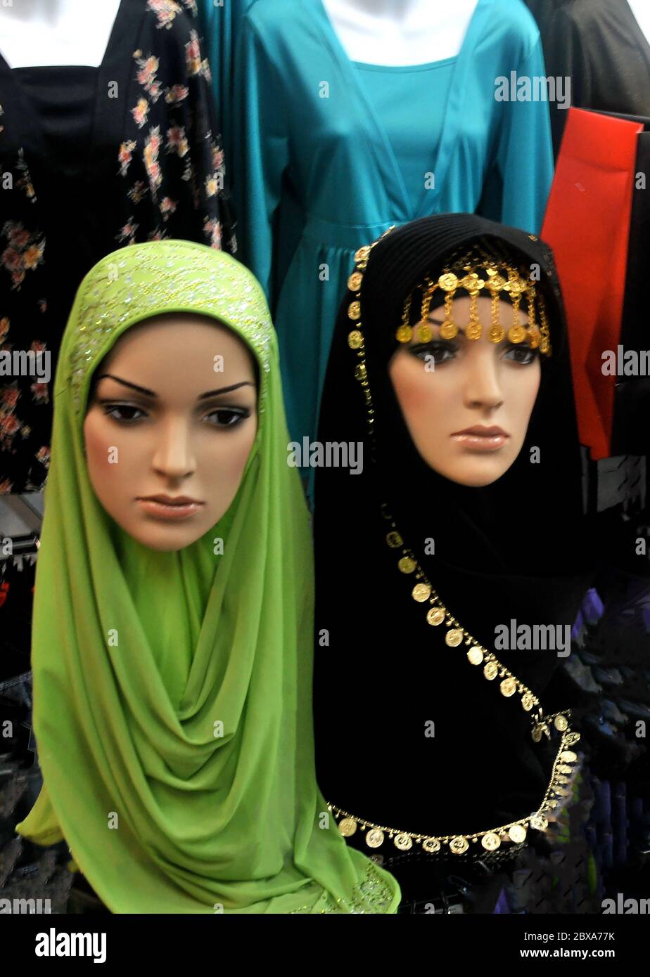 Magasin à Singapour spécialisé dans la vente de foulards féminins Photo  Stock - Alamy