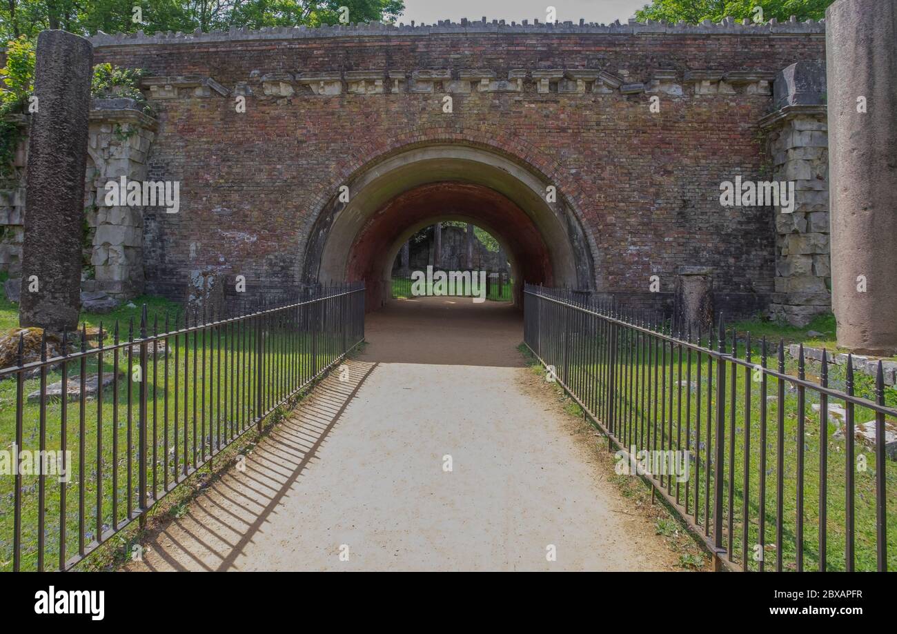 Virginia Water Lake et le Windsor Great Park environnant à Surrey, Royaume-Uni Banque D'Images