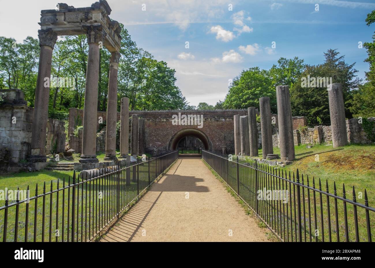 Virginia Water Lake et le Windsor Great Park environnant à Surrey, Royaume-Uni Banque D'Images