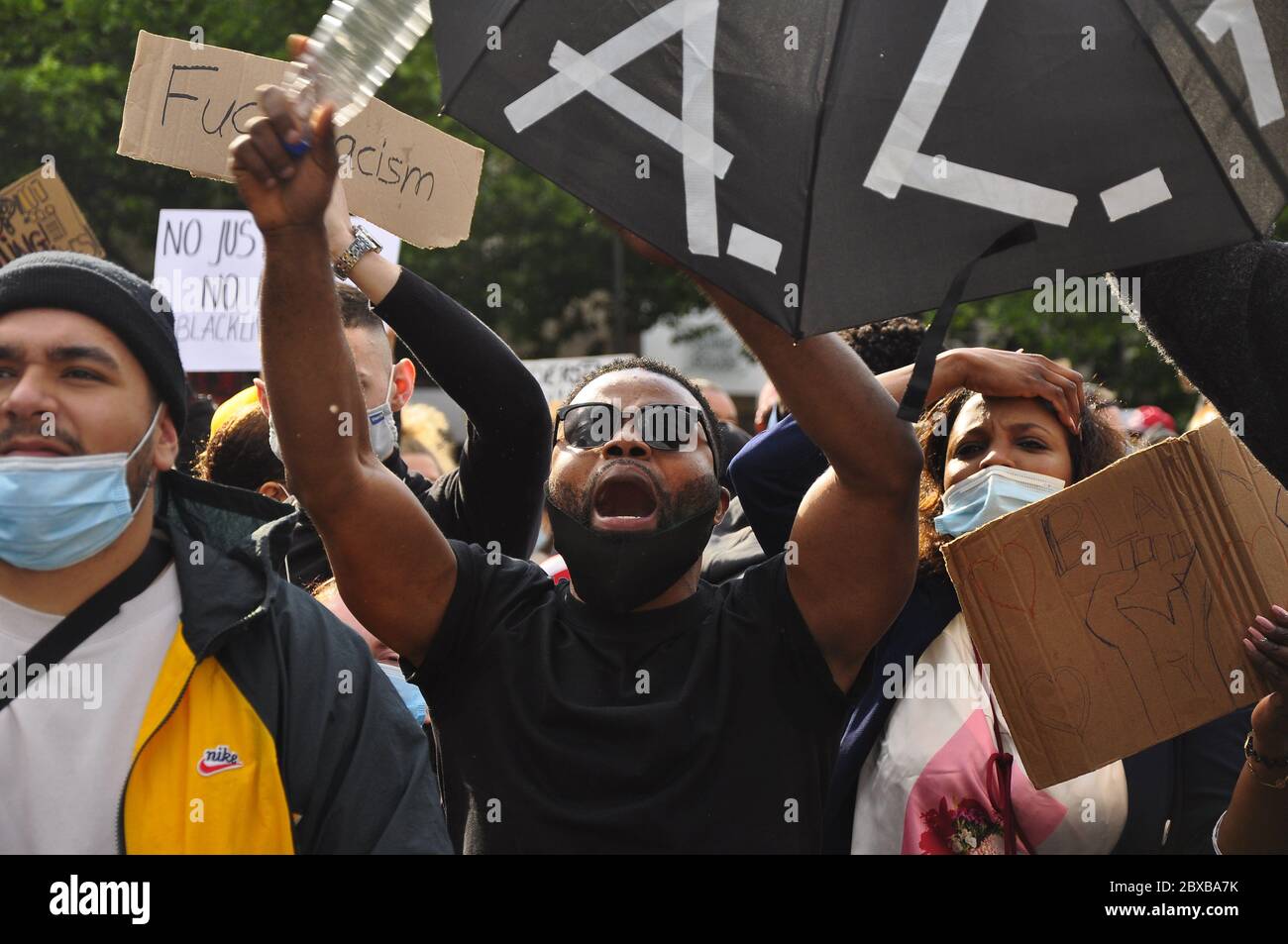 Hanovre, Allemagne, 2020-06-06: Une manifestation pacifique contre le racisme et la vie noire à l'extérieur du théâtre Opernplatz après la mort de George Floyd Banque D'Images